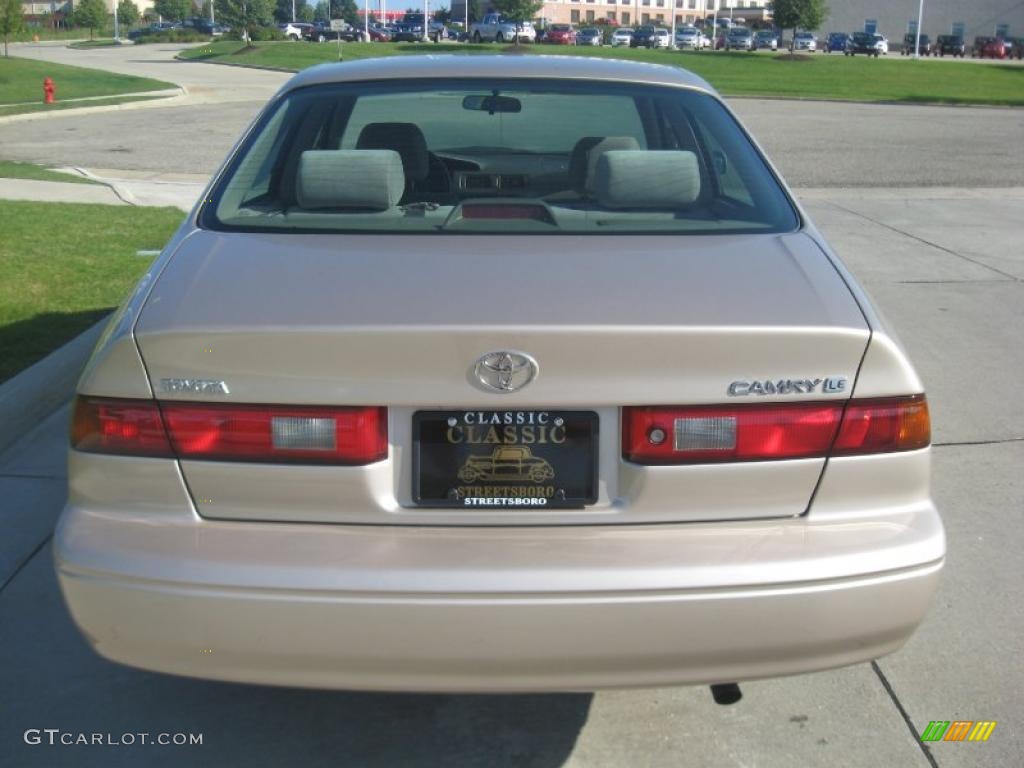 1999 Camry LE - Cashmere Beige Metallic / Oak photo #5