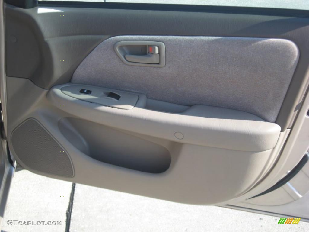 1999 Camry LE - Cashmere Beige Metallic / Oak photo #10