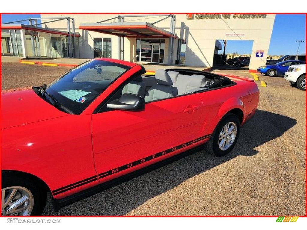 2008 Mustang V6 Deluxe Convertible - Torch Red / Light Graphite photo #22