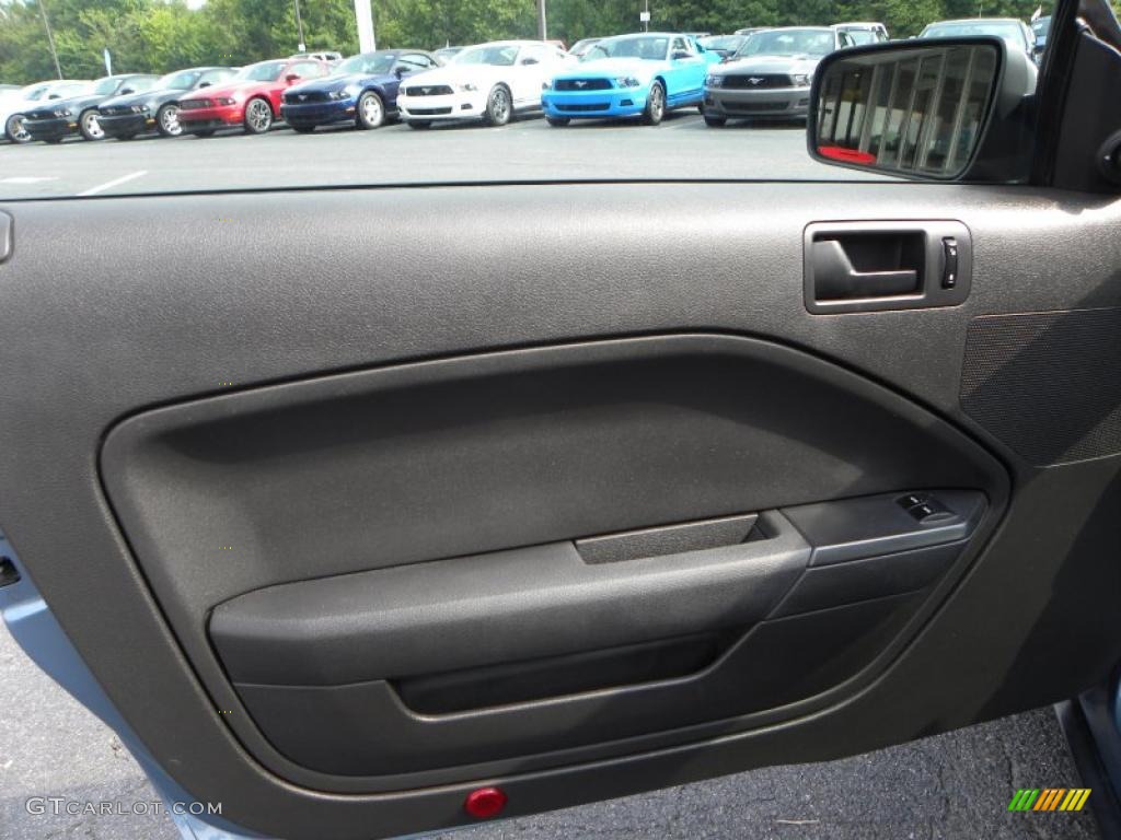 2005 Mustang V6 Deluxe Coupe - Windveil Blue Metallic / Dark Charcoal photo #11