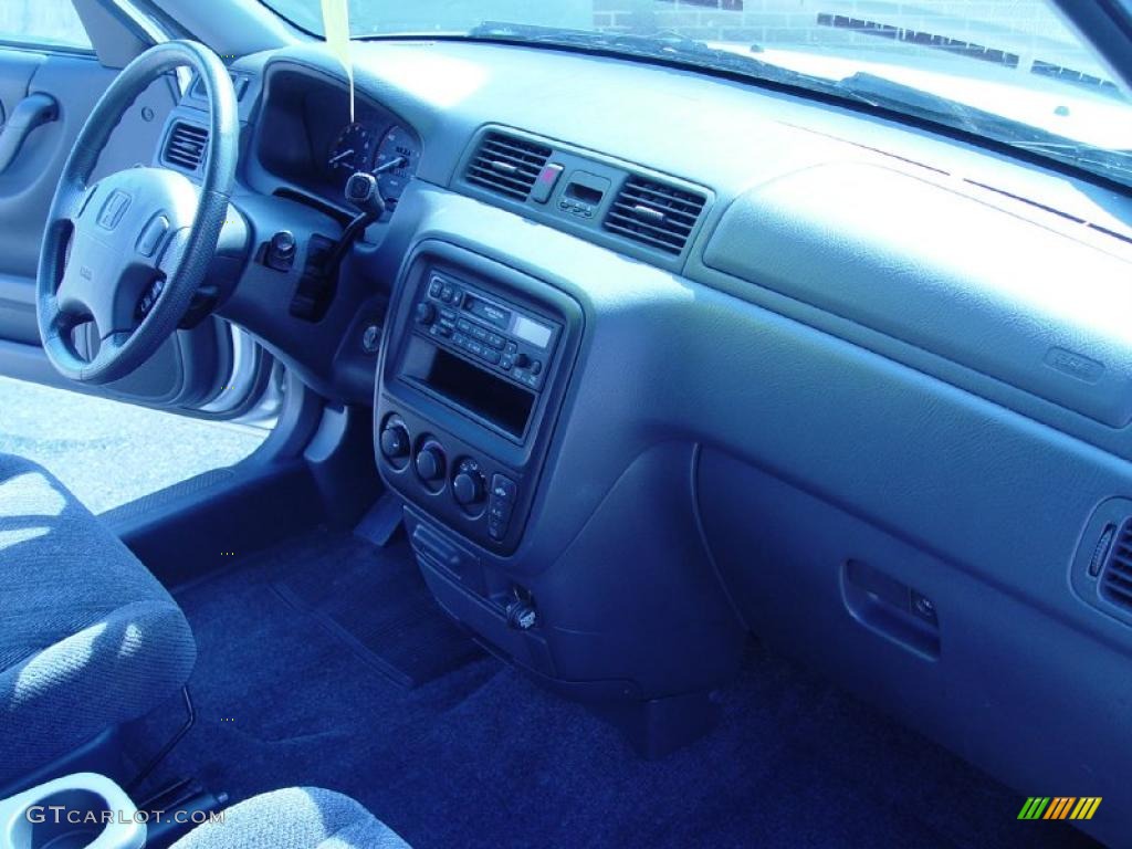 1999 CR-V LX 4WD - Sebring Silver Metallic / Charcoal photo #14