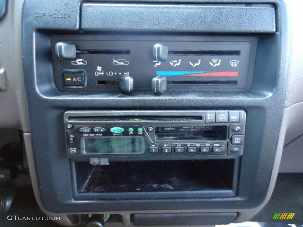 1996 Toyota T100 Truck SR5 Extended Cab 4x4 Controls Photo #34385473