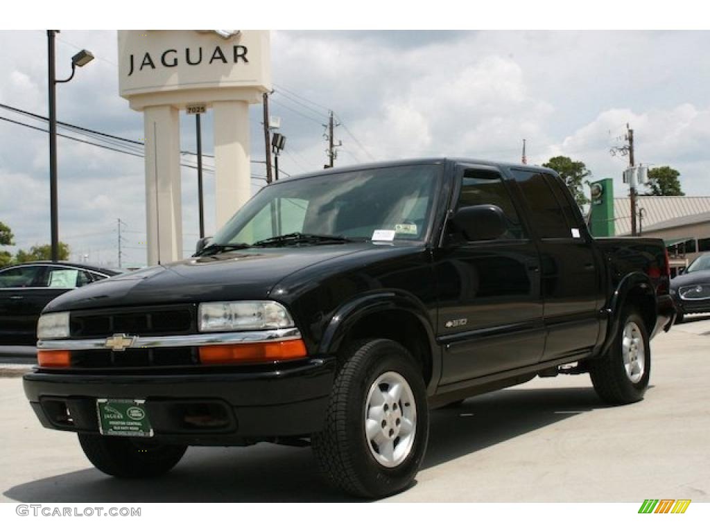 2004 S10 LS Crew Cab 4x4 - Black / Graphite photo #2