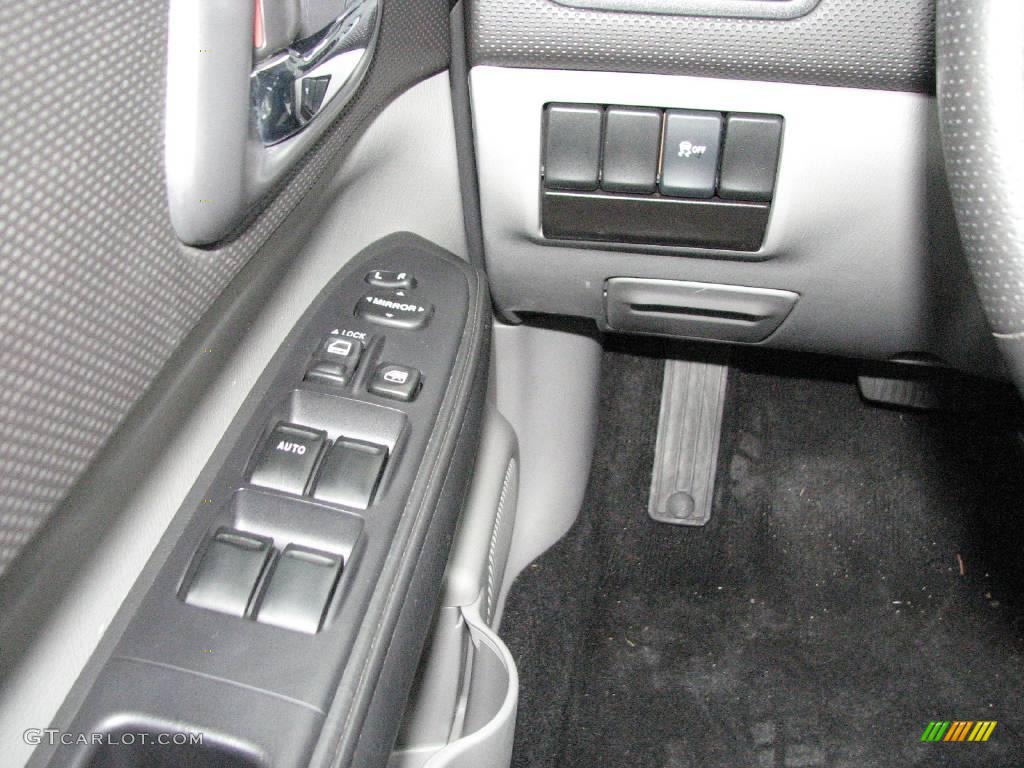 2007 Subaru Forester 2.5 XT Sports Controls Photo #3440036