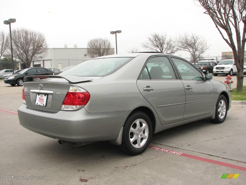 2005 Camry LE - Mineral Green Opalescent / Gray photo #6