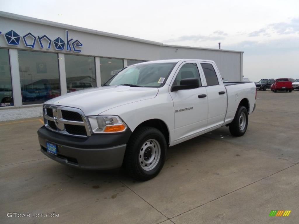 2011 Ram 1500 ST Quad Cab 4x4 - Bright White / Dark Slate Gray/Medium Graystone photo #5