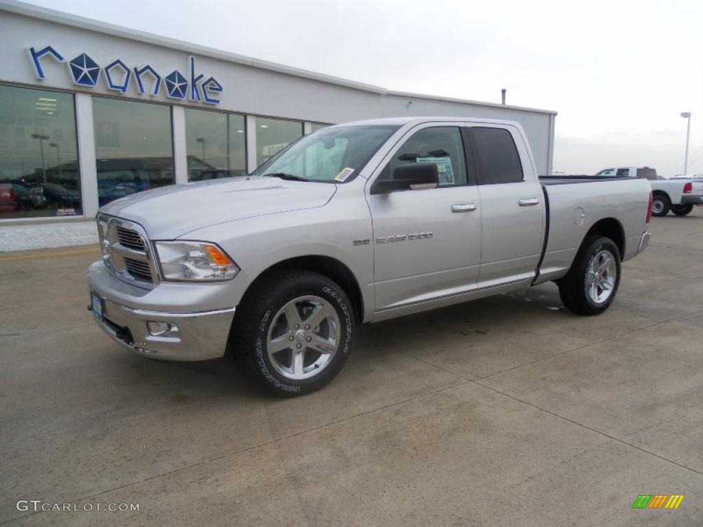 2011 Ram 1500 Big Horn Quad Cab 4x4 - Bright Silver Metallic / Dark Slate Gray/Medium Graystone photo #4