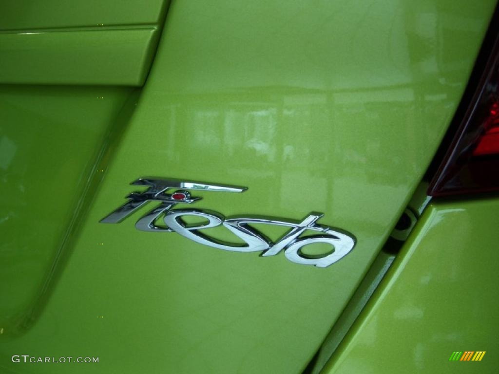 2011 Fiesta SE Hatchback - Lime Squeeze Metallic / Charcoal Black/Blue Cloth photo #6