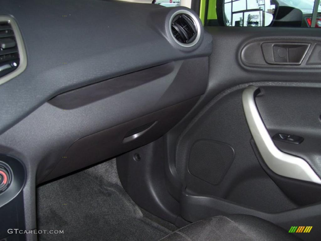 2011 Fiesta SE Hatchback - Lime Squeeze Metallic / Charcoal Black/Blue Cloth photo #15