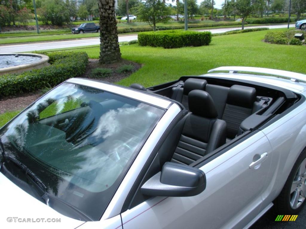 2006 Mustang GT Premium Convertible - Satin Silver Metallic / Dark Charcoal photo #9
