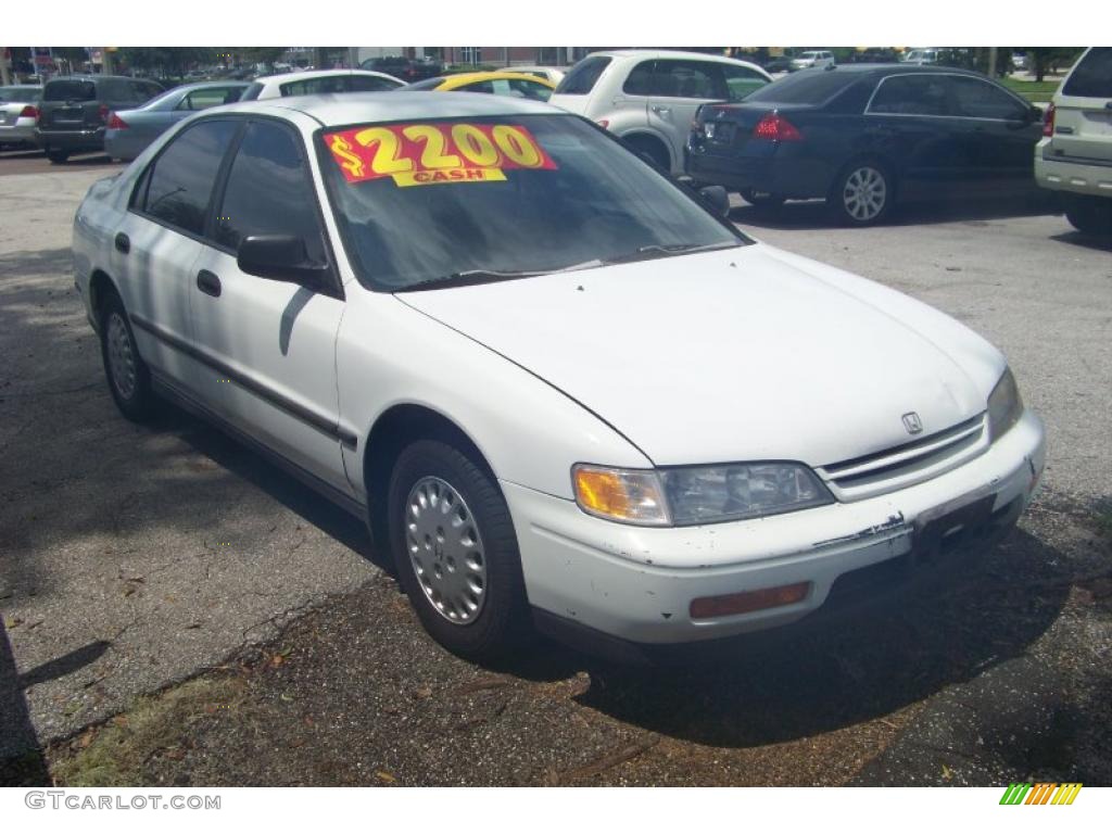 1994 Accord DX Sedan - Frost White / Beige photo #1