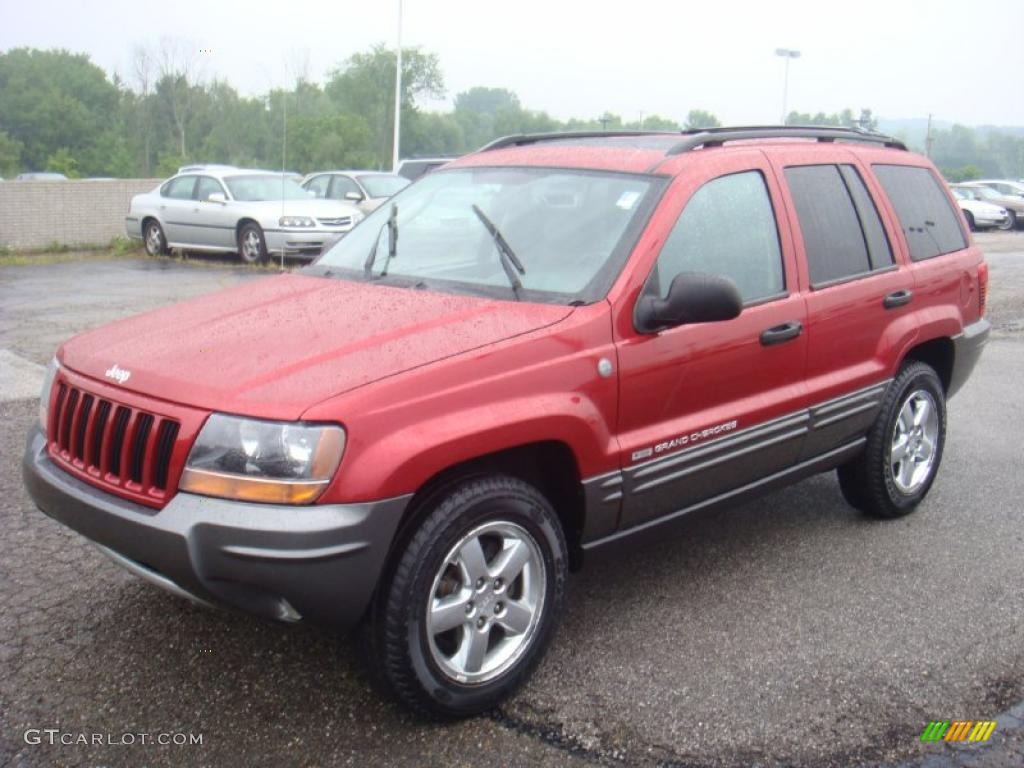 2004 Grand Cherokee Laredo 4x4 - Inferno Red Pearl / Dark Slate Gray photo #3