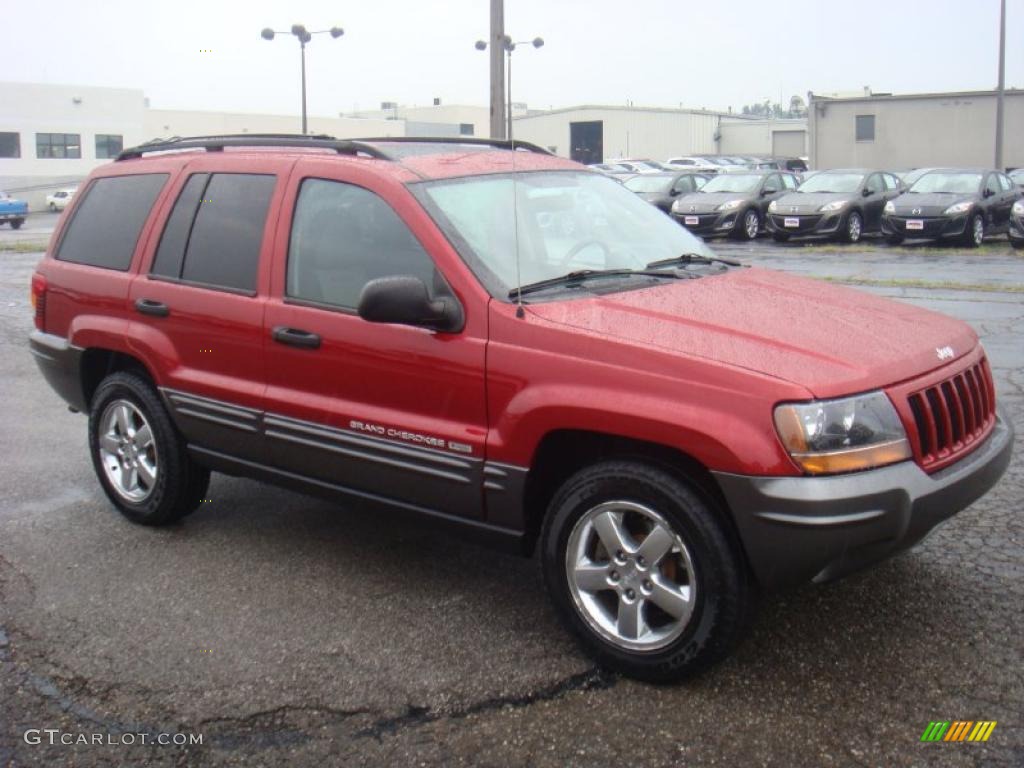 2004 Grand Cherokee Laredo 4x4 - Inferno Red Pearl / Dark Slate Gray photo #4