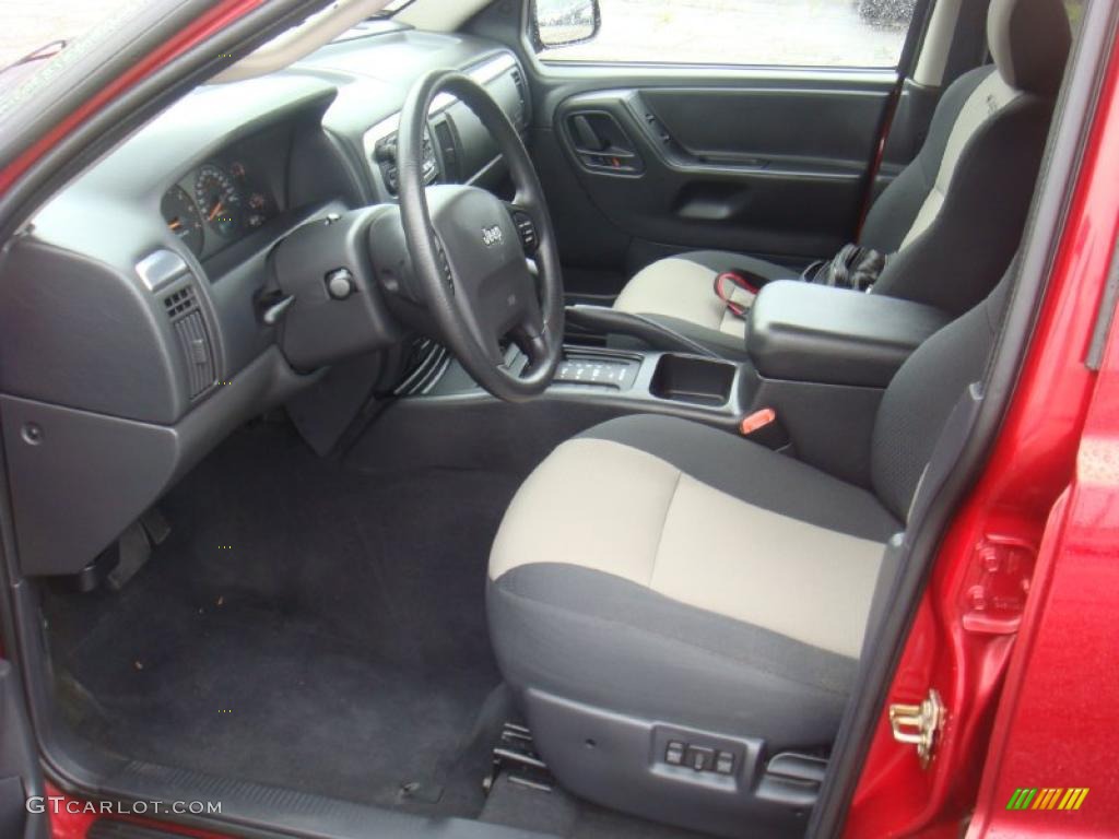 2004 Grand Cherokee Laredo 4x4 - Inferno Red Pearl / Dark Slate Gray photo #9