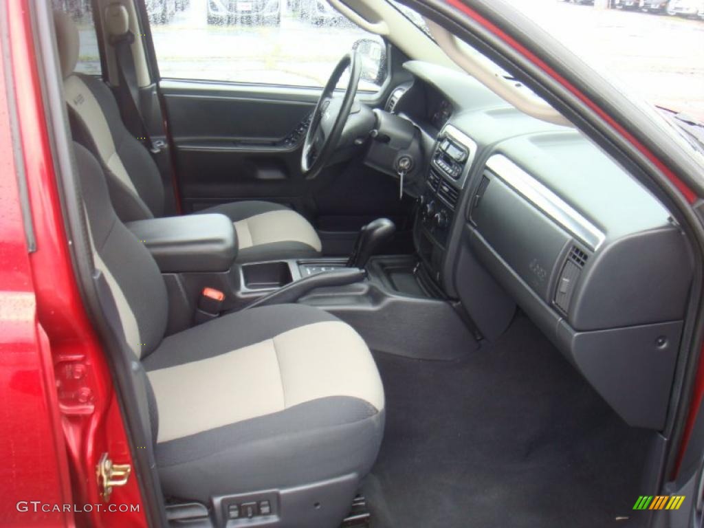 2004 Grand Cherokee Laredo 4x4 - Inferno Red Pearl / Dark Slate Gray photo #10