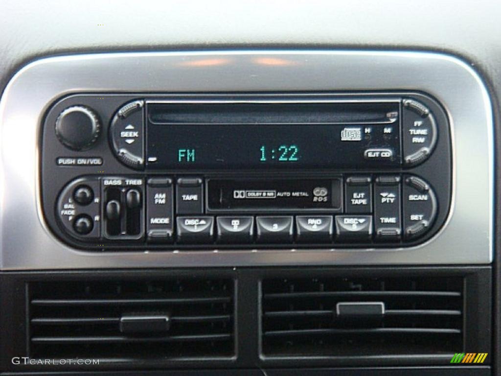 2004 Grand Cherokee Laredo 4x4 - Inferno Red Pearl / Dark Slate Gray photo #17