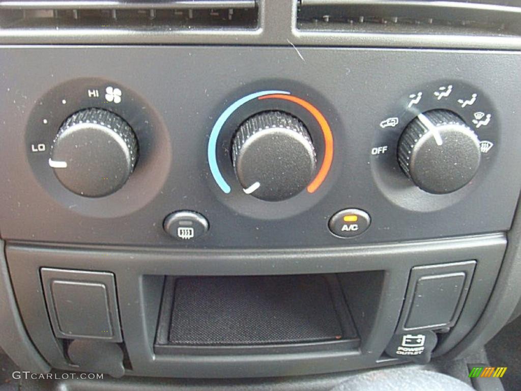 2004 Grand Cherokee Laredo 4x4 - Inferno Red Pearl / Dark Slate Gray photo #18