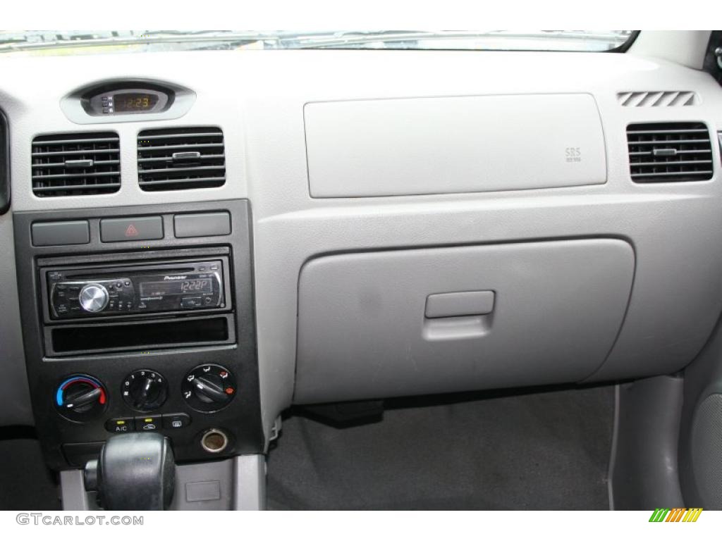 2005 Rio Sedan - Diamond Silver / Gray photo #19