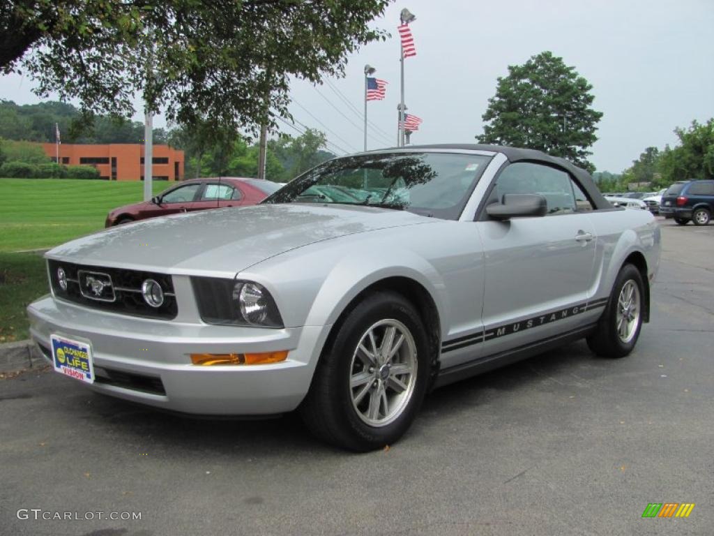 2005 Mustang V6 Premium Convertible - Satin Silver Metallic / Light Graphite photo #1