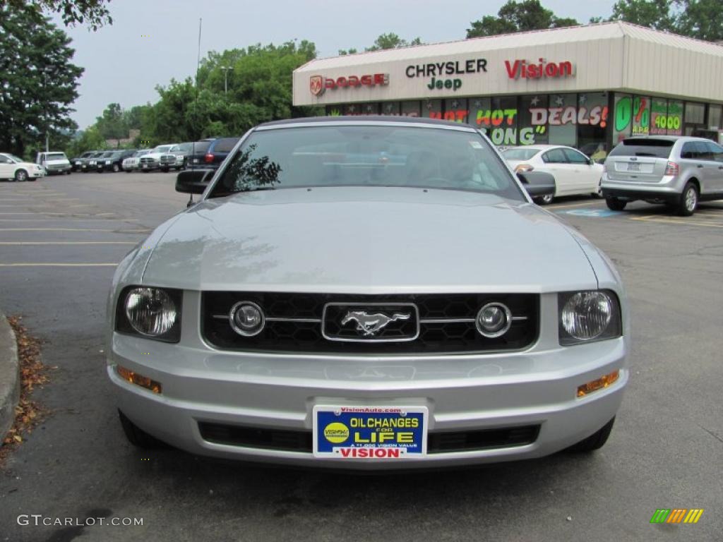 2005 Mustang V6 Premium Convertible - Satin Silver Metallic / Light Graphite photo #10