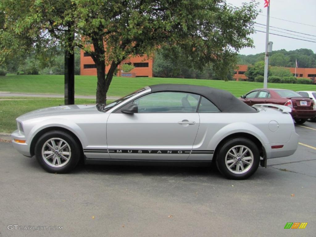2005 Mustang V6 Premium Convertible - Satin Silver Metallic / Light Graphite photo #11