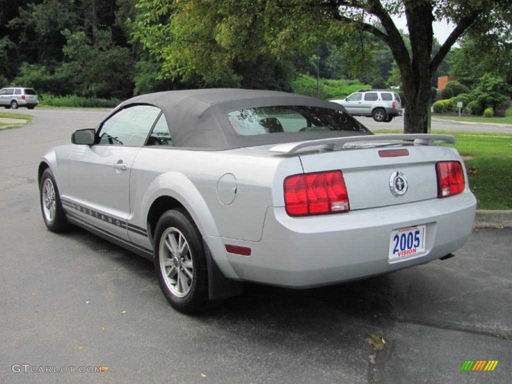 2005 Mustang V6 Premium Convertible - Satin Silver Metallic / Light Graphite photo #12