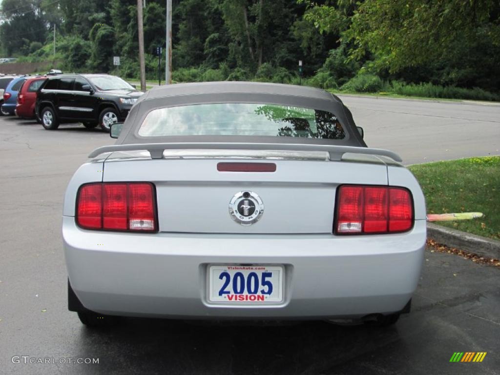 2005 Mustang V6 Premium Convertible - Satin Silver Metallic / Light Graphite photo #13