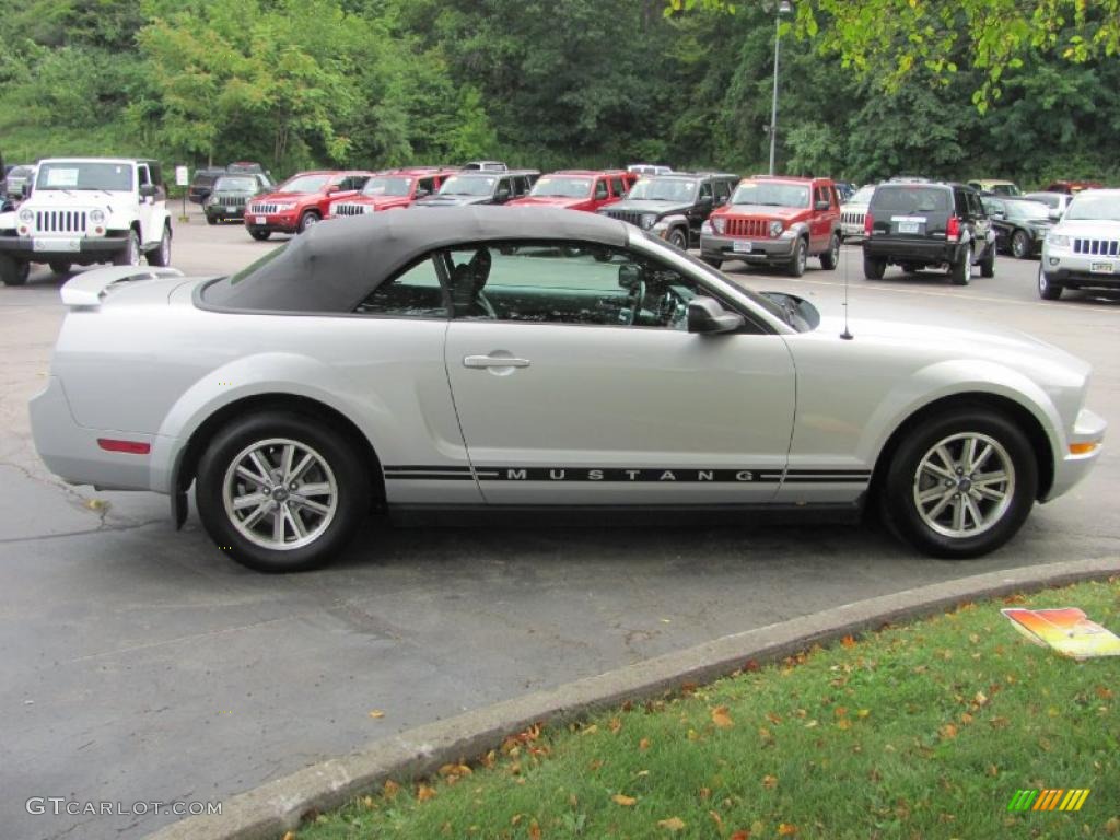 2005 Mustang V6 Premium Convertible - Satin Silver Metallic / Light Graphite photo #14