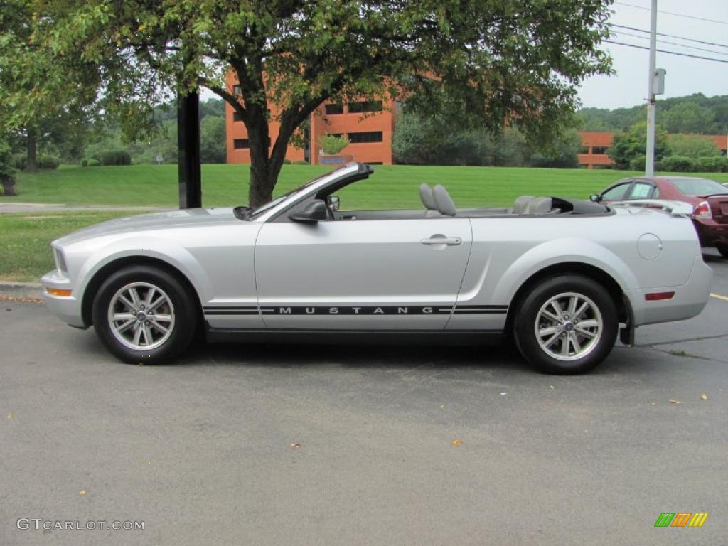 2005 Mustang V6 Premium Convertible - Satin Silver Metallic / Light Graphite photo #20
