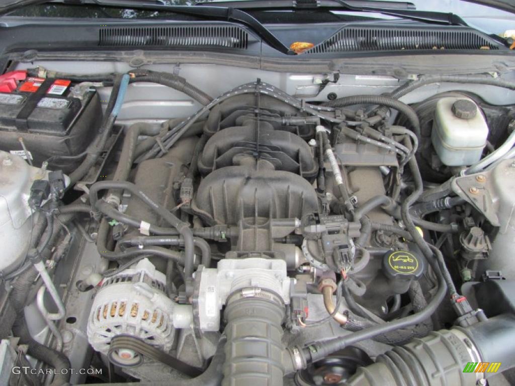 2005 Mustang V6 Premium Convertible - Satin Silver Metallic / Light Graphite photo #35