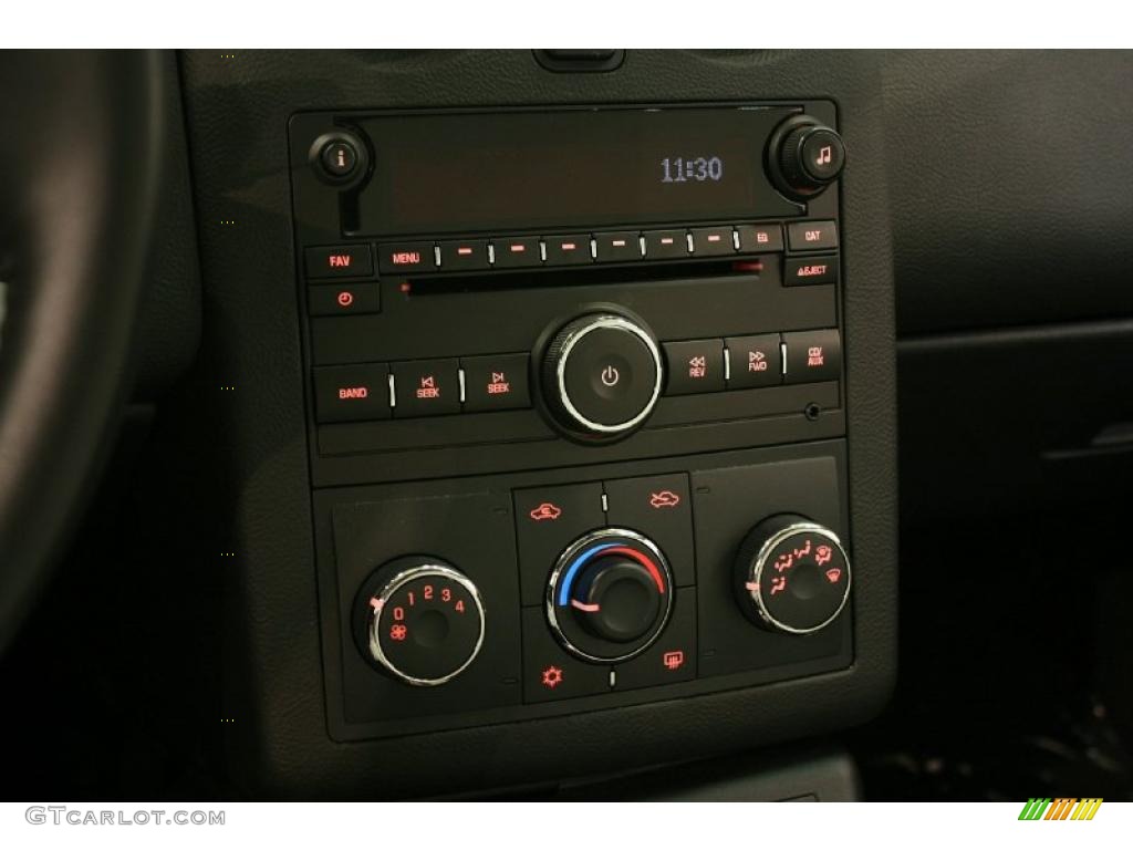 2010 G6 Sedan - Summit White / Ebony photo #14