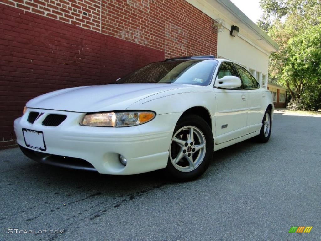 2000 Grand Prix GTP Sedan - Arctic White / Graphite photo #1