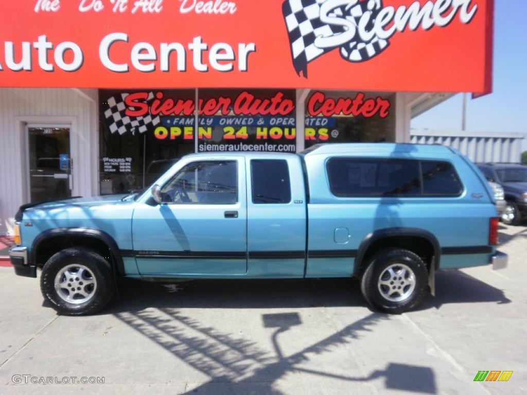 1996 Dakota SLT Extended Cab 4x4 - Aqua Pearl Metallic / Beige photo #8