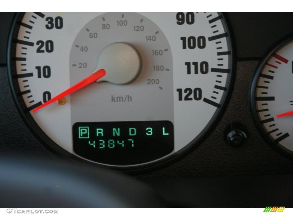 2004 Stratus SE Sedan - Inferno Red Pearlcoat / Dark Slate Gray photo #3