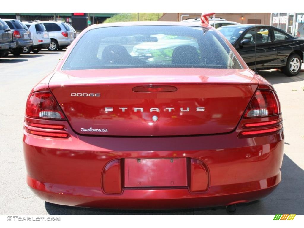 2004 Stratus SE Sedan - Inferno Red Pearlcoat / Dark Slate Gray photo #8