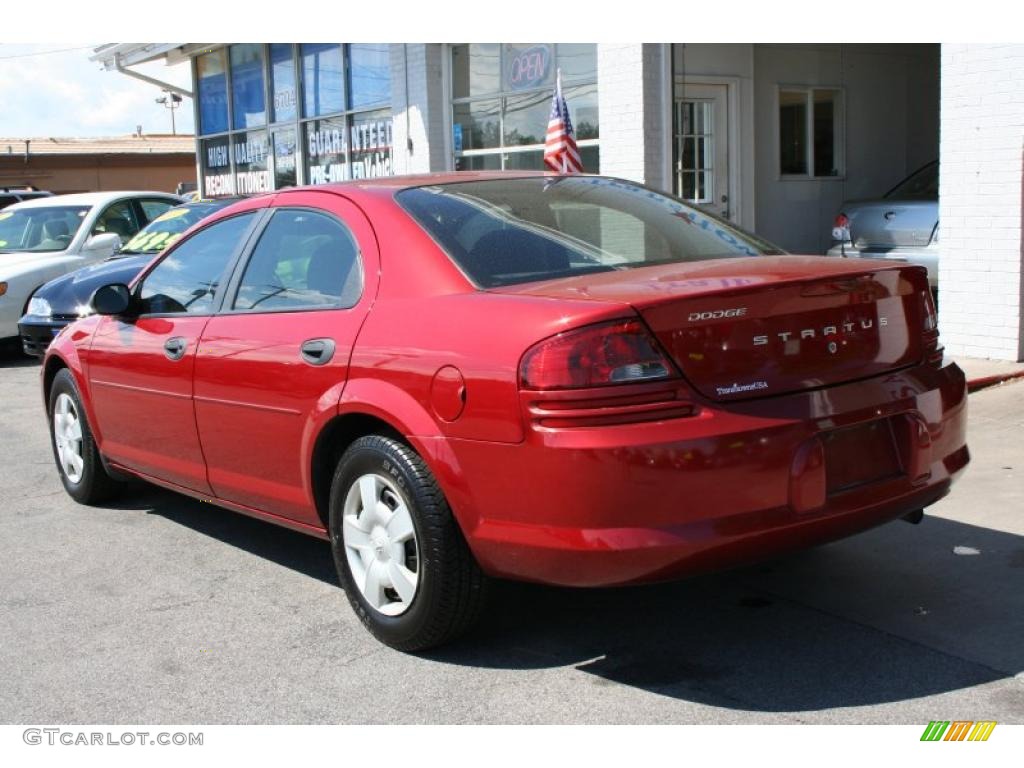 2004 Stratus SE Sedan - Inferno Red Pearlcoat / Dark Slate Gray photo #21