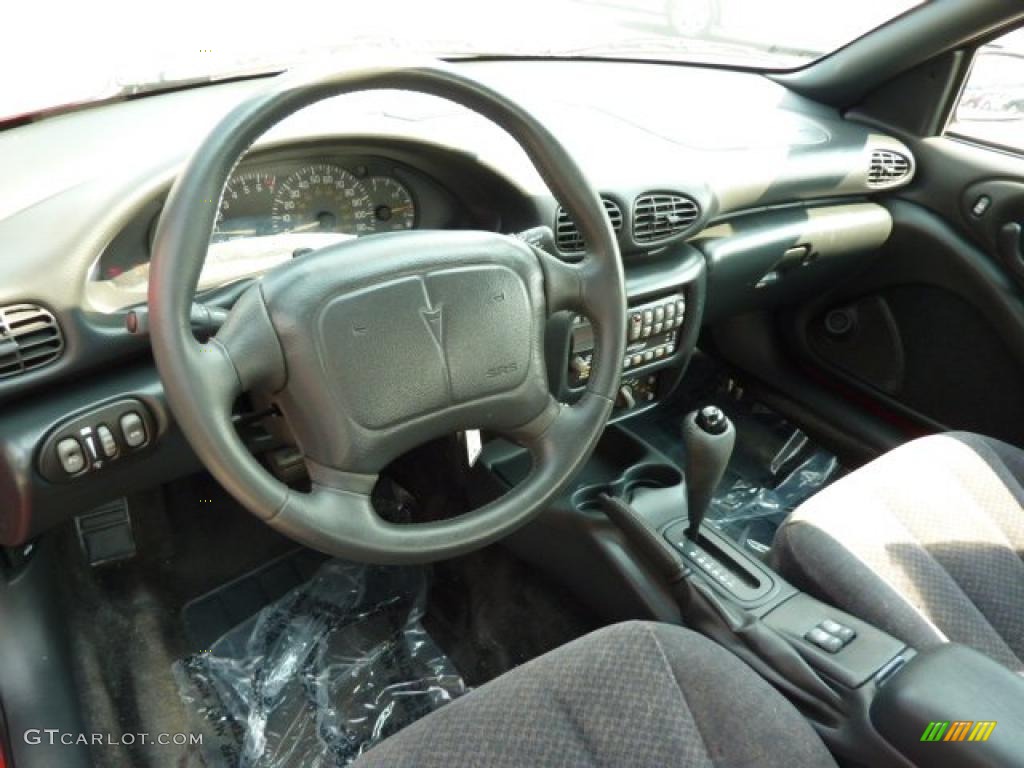 2001 Sunfire GT Coupe - Bright Red / Graphite photo #13