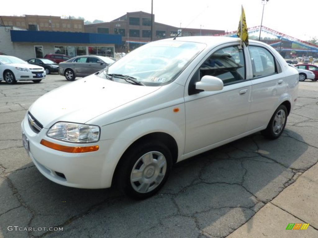 2004 Aveo Sedan - Summit White / Gray photo #5