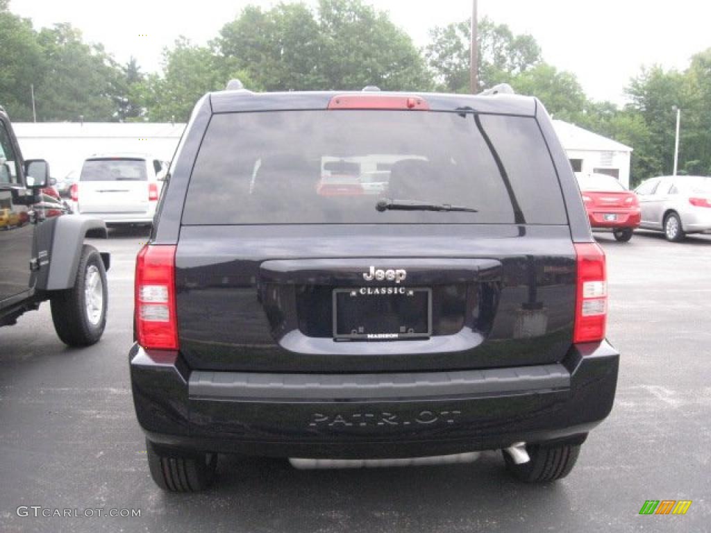 2010 Patriot Latitude - Brilliant Black Crystal Pearl / Dark Slate Gray photo #5