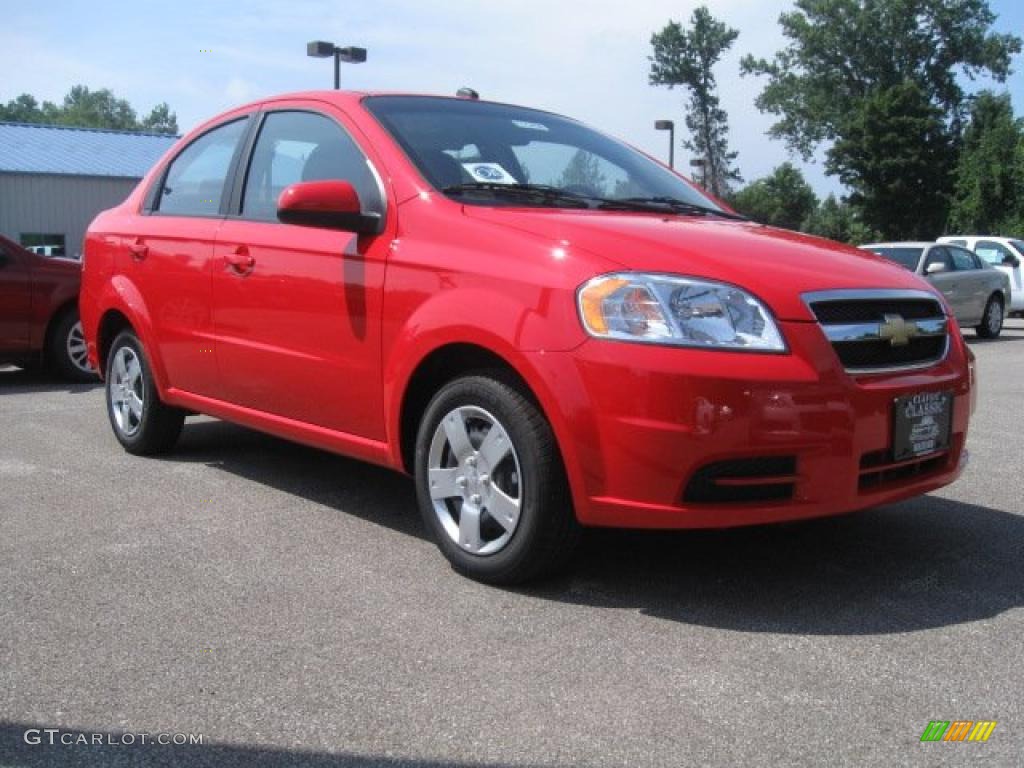 2010 Aveo LT Sedan - Victory Red / Charcoal photo #3