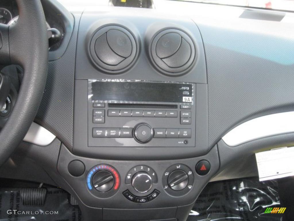 2010 Aveo LT Sedan - Victory Red / Charcoal photo #10