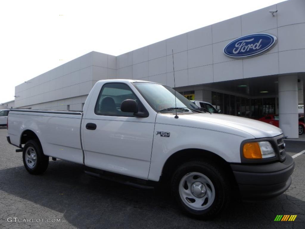 2004 F150 XL Heritage Regular Cab - Oxford White / Medium Graphite photo #1