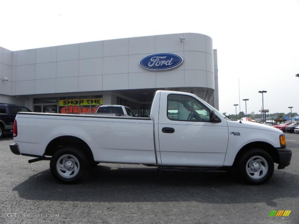 2004 F150 XL Heritage Regular Cab - Oxford White / Medium Graphite photo #2