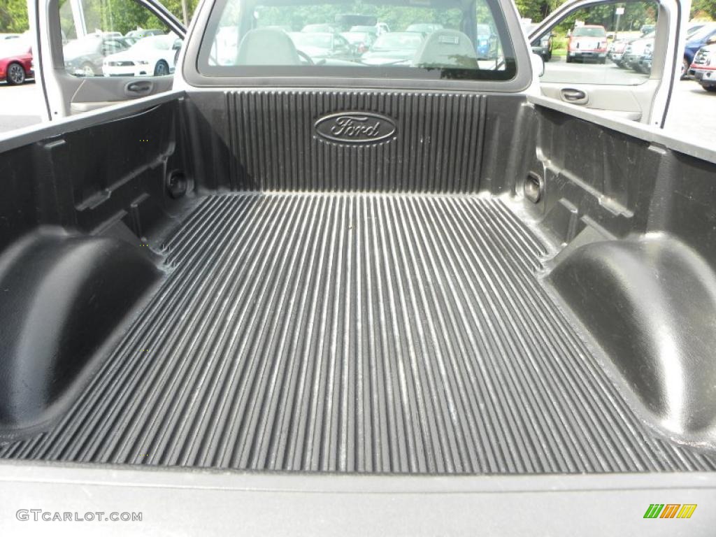 2004 F150 XL Heritage Regular Cab - Oxford White / Medium Graphite photo #10