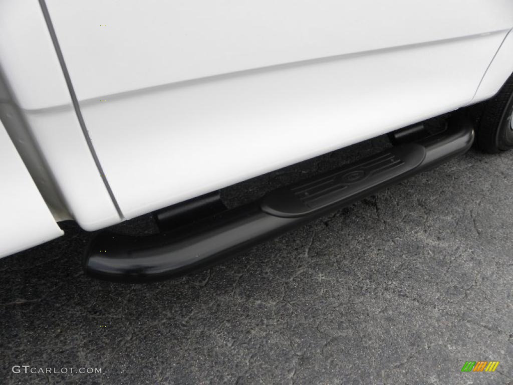 2004 F150 XL Heritage Regular Cab - Oxford White / Medium Graphite photo #13