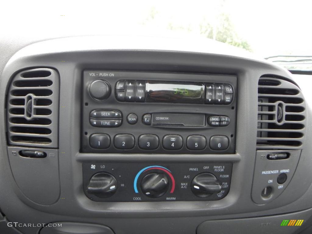 2004 F150 XL Heritage Regular Cab - Oxford White / Medium Graphite photo #16