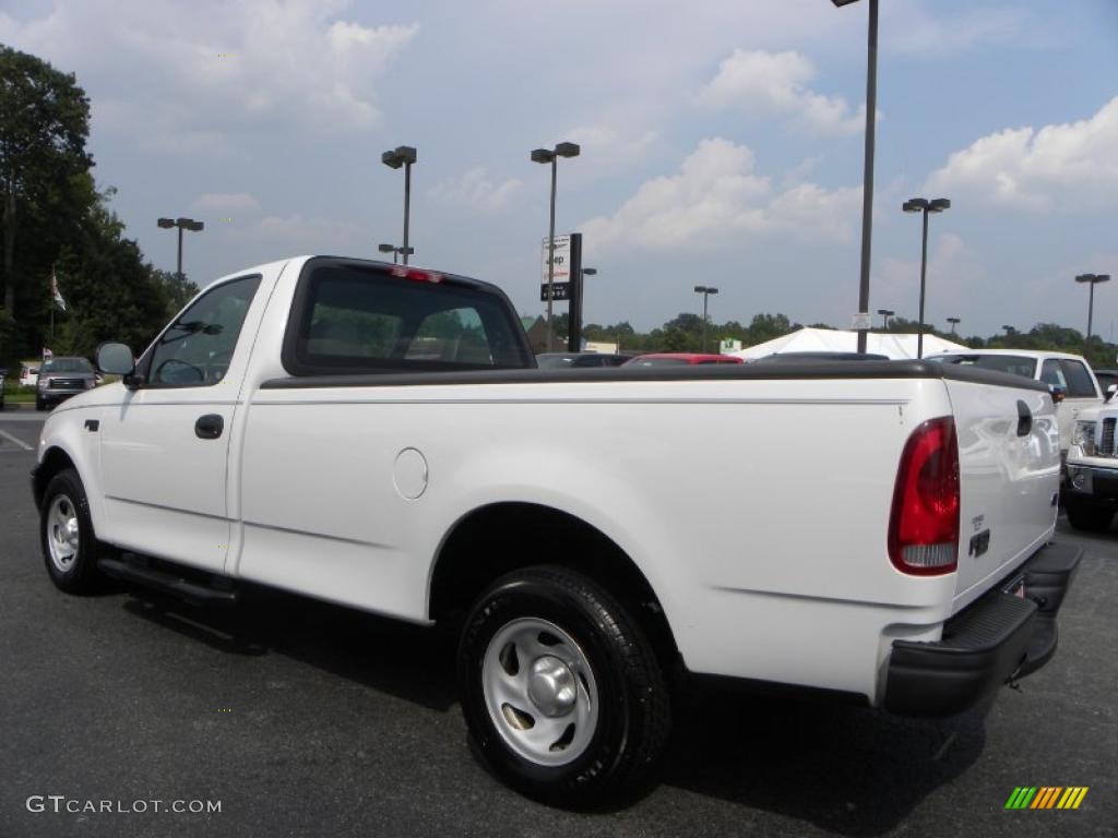 2004 F150 XL Heritage Regular Cab - Oxford White / Medium Graphite photo #17