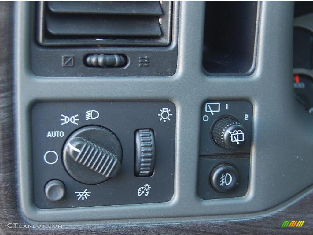 2004 Yukon Denali AWD - Silver Birch Metallic / Sandstone photo #21