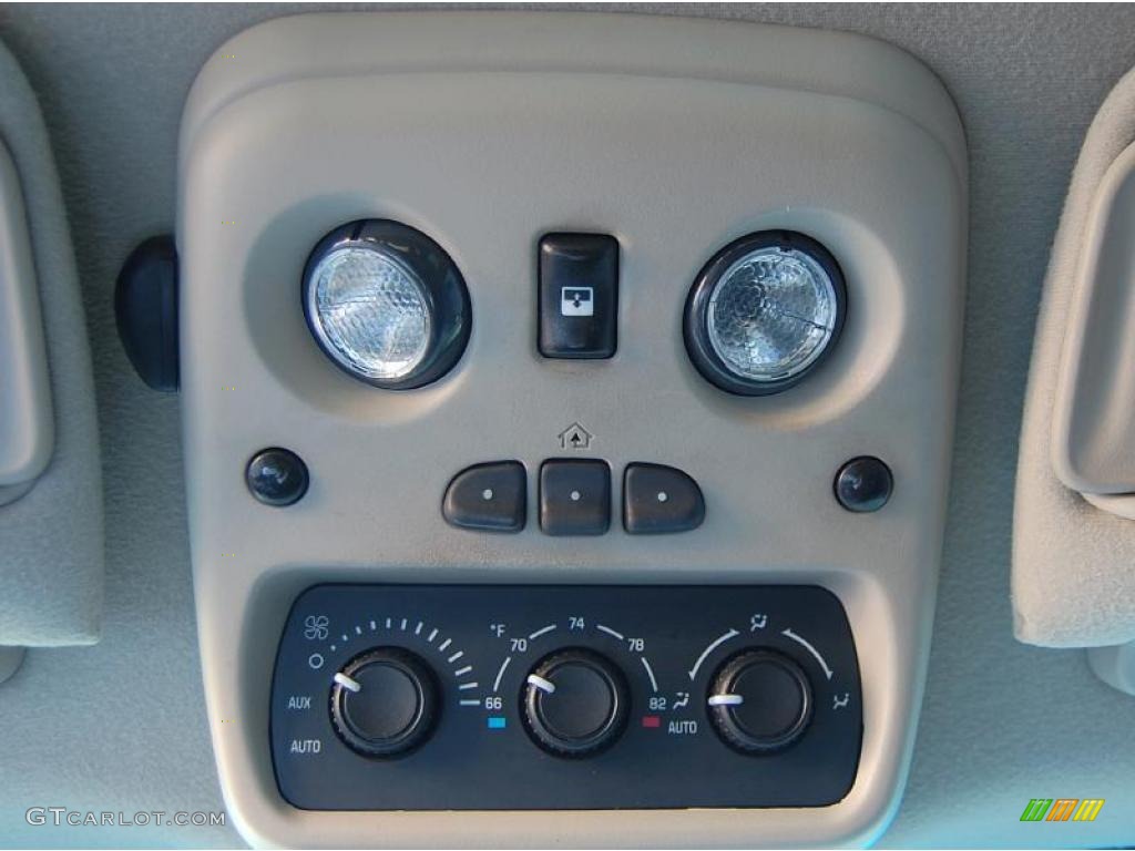 2004 Yukon Denali AWD - Silver Birch Metallic / Sandstone photo #23