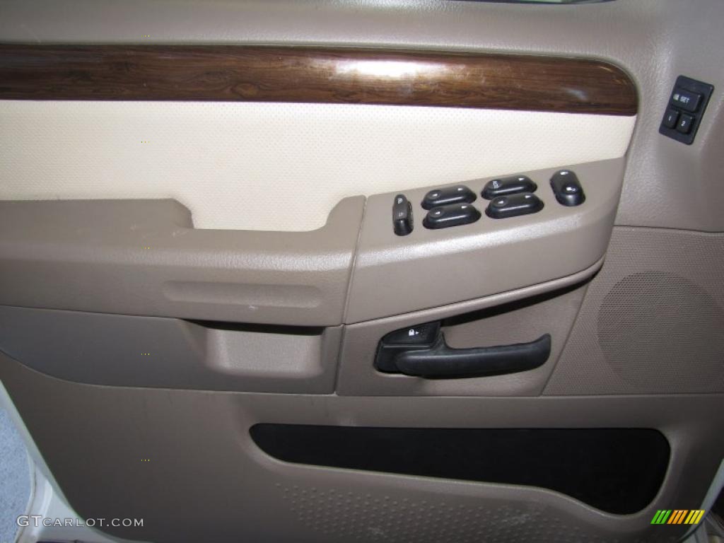 2005 Explorer Eddie Bauer 4x4 - Oxford White / Medium Parchment photo #11